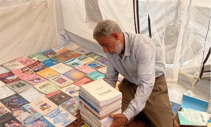 حين يصبح الوطن رفاً من الكتب… وأوطان تنتظر صافرة النهاية