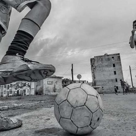 جمهورية الملعب… يوميات كرة القدم في المدن العربية