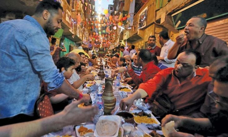 الطعام والذاكرة: حكايا على سفرة الروائيين والمدن العربية