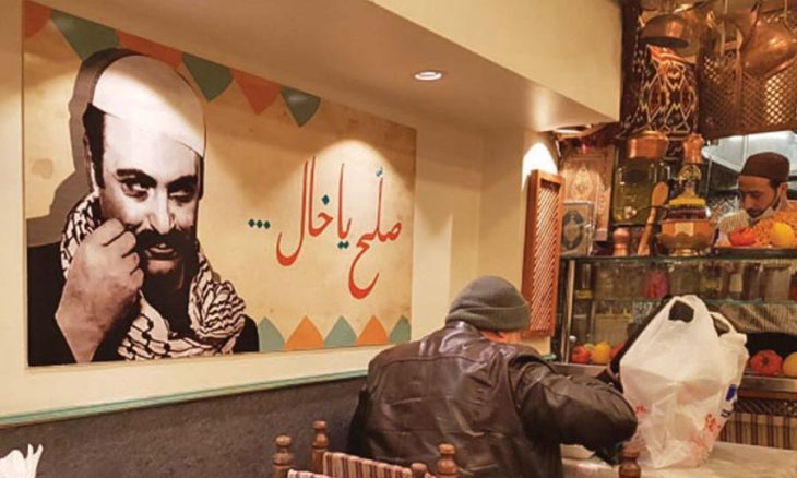 طباخ الحنين: اللاجئون السوريون والهوية والطعام في إسطنبول