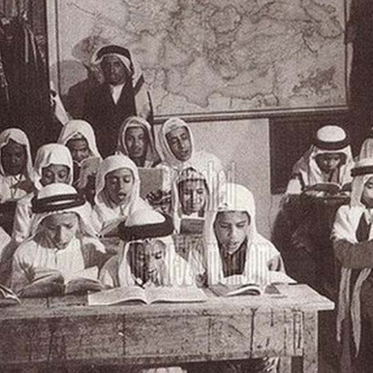 سيرة العيال: تاريخ السعودية اليومي بعيون الطفولة