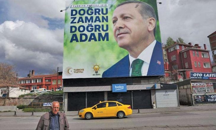 الدعاية الانتخابية في شوارع إسطنبول: شوارب تركية وكرافتة خضراء وبائع ملفوف