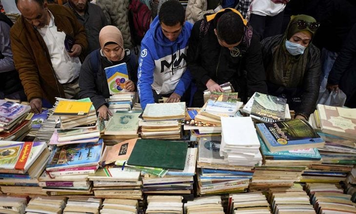 معرض الكتاب… زيارتان وسؤال غائب
