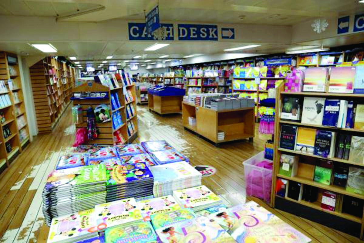 أكبر مكتبة عائمة في العالم ترسو في مرفأ بيروت