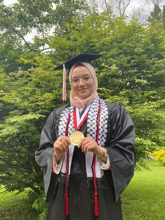 الطالبة الفلسطينية السورية سارة ابو راشدتفوز بجائزة من جامعة هارفرد