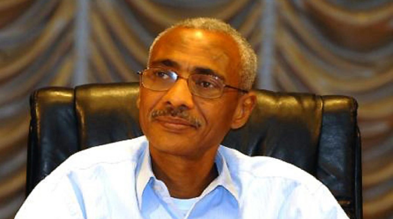 محمد مدني: أعطيت نفسي صفة شاعر ولن أترك أحداً ينزعها مني.... الشاعر الإريتري يقول إن القصيدة حين تغنِّي حياة الناس تكتسب خلودها