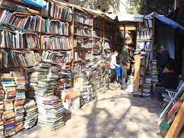 لماذا نحب رائحة الكتب القديمة؟ .. العلم يجيبنا