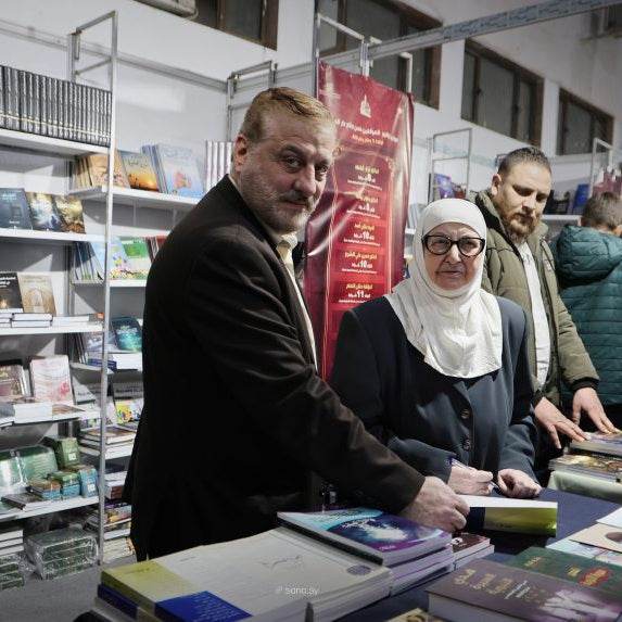 الباحثة حنان اللحام توقّع مجموعة من كتبها في معرض دمشق الدولي للكتاب