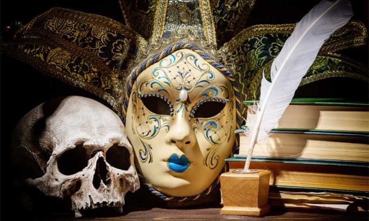 قناع الأسماء المستعارة: لماذا يختبئ الكُتّاب وراء توقيعات أخرى؟