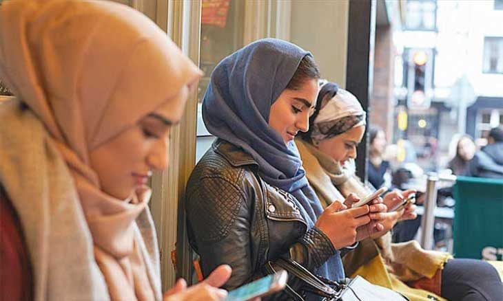 النساء العربيات والعالم الرقمي… هل انتهى عهد المرجعيات التقليدية؟