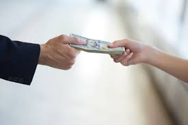 كم تدفع الدول العربية رواتب لموظفيها في عام 2025؟