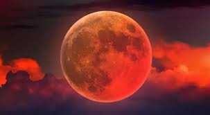 من الشياطين للنيران والحروب.. لماذا خشي البشر "القمر الدموي"؟