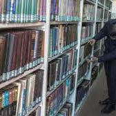 المكتبة المركزية في جامعة الموصل تقوم من بين الأنقاض .. تعرضت للحرق والتدمير خلال المعارك ضد «داعش»
