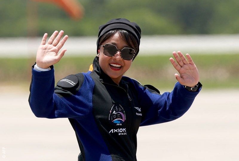 السعودية ريانة برناوي… أول امرأة سعودية وعربية تصل إلى الفضاء
